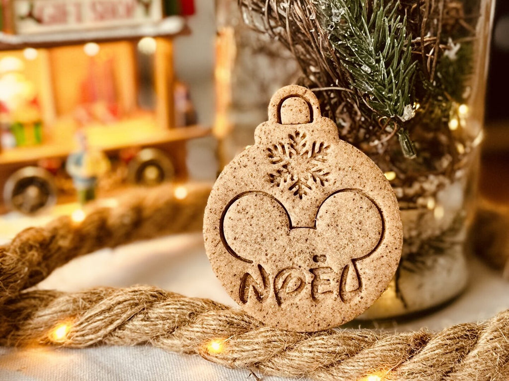 Emporte-pièce de noël boule de noël mickey