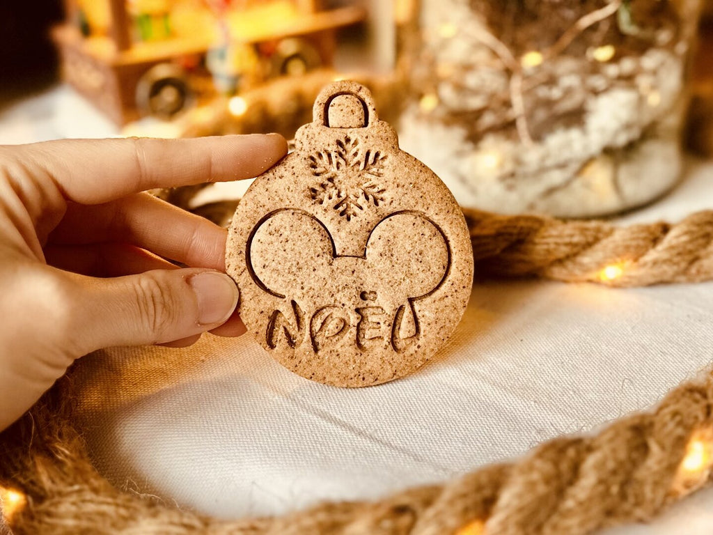 Emporte-pièce de noël boule de noël mickey