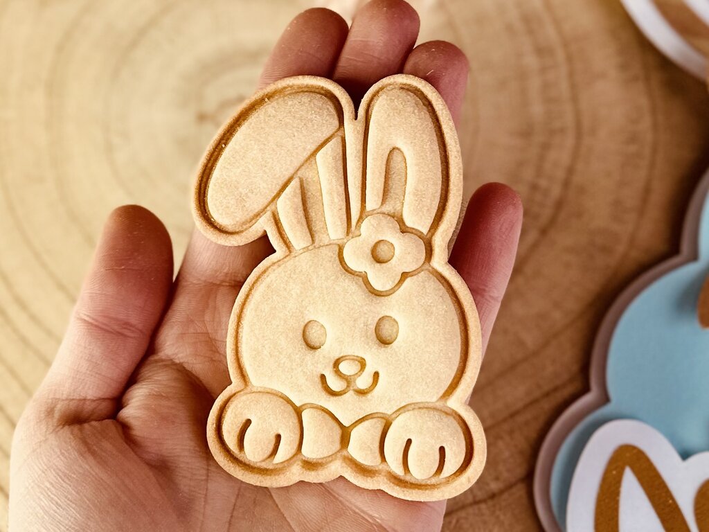 Emporte-pièce lapin avec fleur