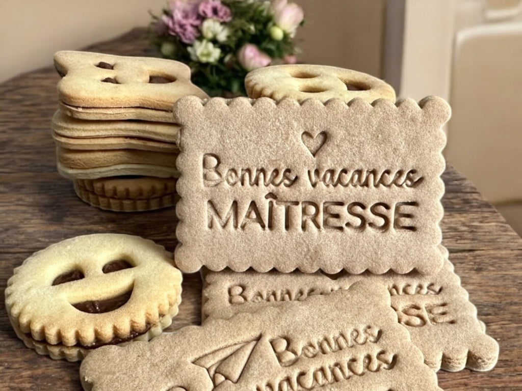 Emporte-pièce Bonnes vacances Maîtresse – cadeau gourmand original de fin d’année scolaire