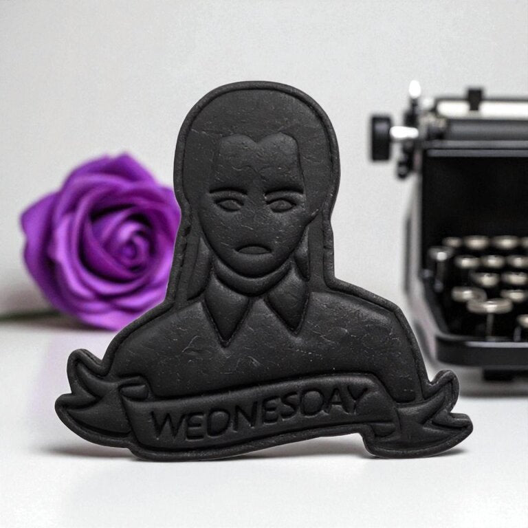 Emporte-pièce Mercredi Addams personnalisé pour anniversaire halloween fête à thème