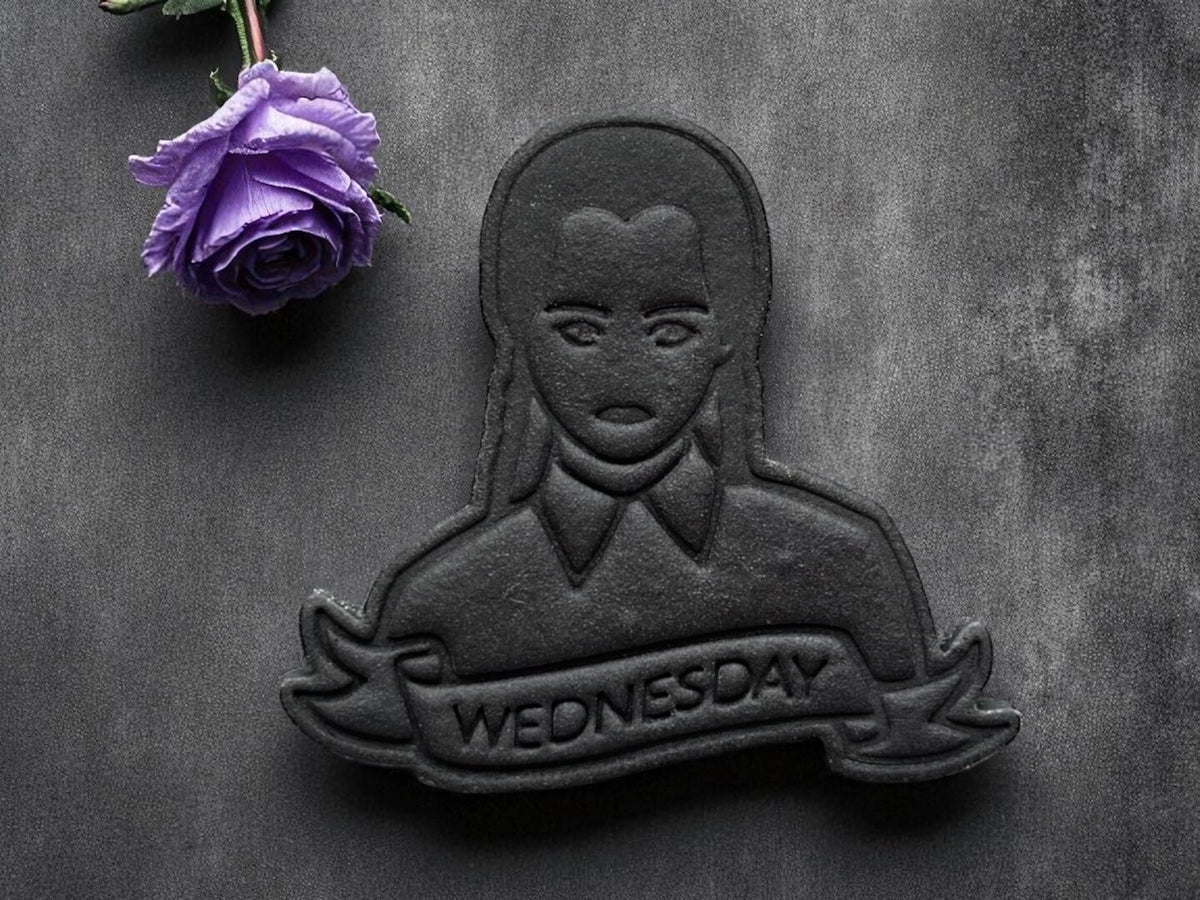 Emporte-pièce Mercredi Addams personnalisé pour anniversaire halloween fête à thème